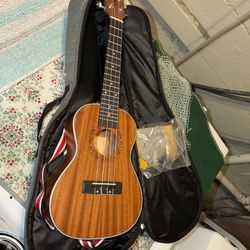 Baritone Ukulele 30” Ranch Kit – Great Condition – Ready to Play 🎶