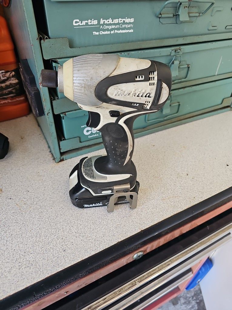 Makita 18v Ipmact with Battery