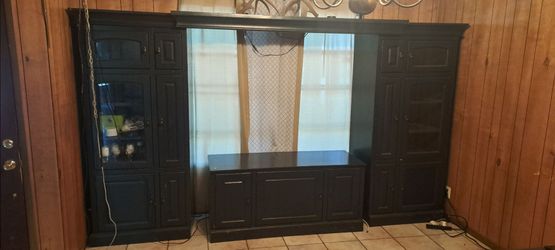 Entertainment center