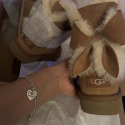 UGG 