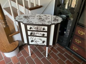 Martha Washington Cabinet