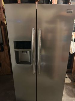 Frigidaire Gallery Side-by-Side Refrigerator – 25.6 Cu. Ft.