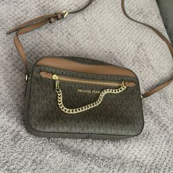 New Michael Kors Handbag Asking $100!!