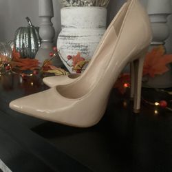 Cream Women’s Pumps Size 7
