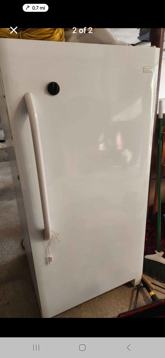 FRIGIDAIRE UPRIGHT 20CU. FT. FREEZER.  