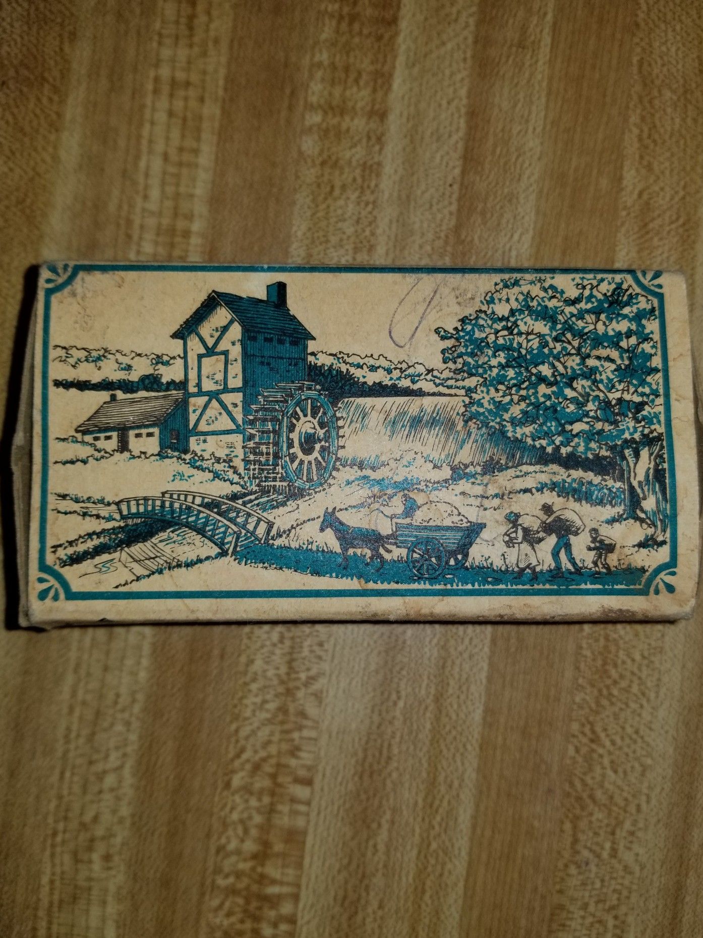 Vintage Diamond Wooden Kitchen Matches Box