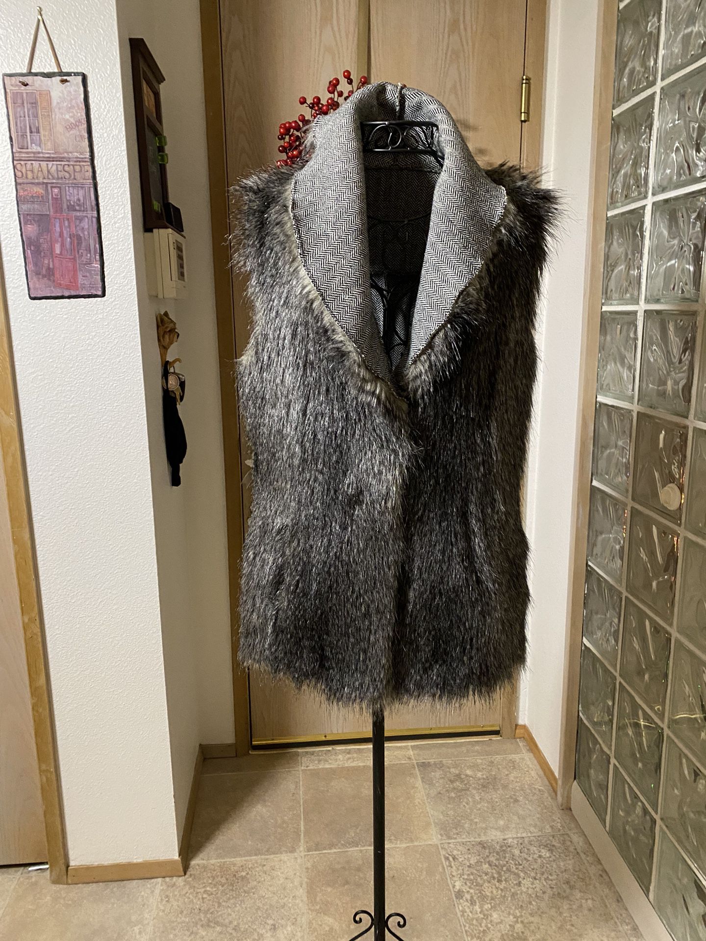 Women’s Vest Faux Fur & Herronebone Wool