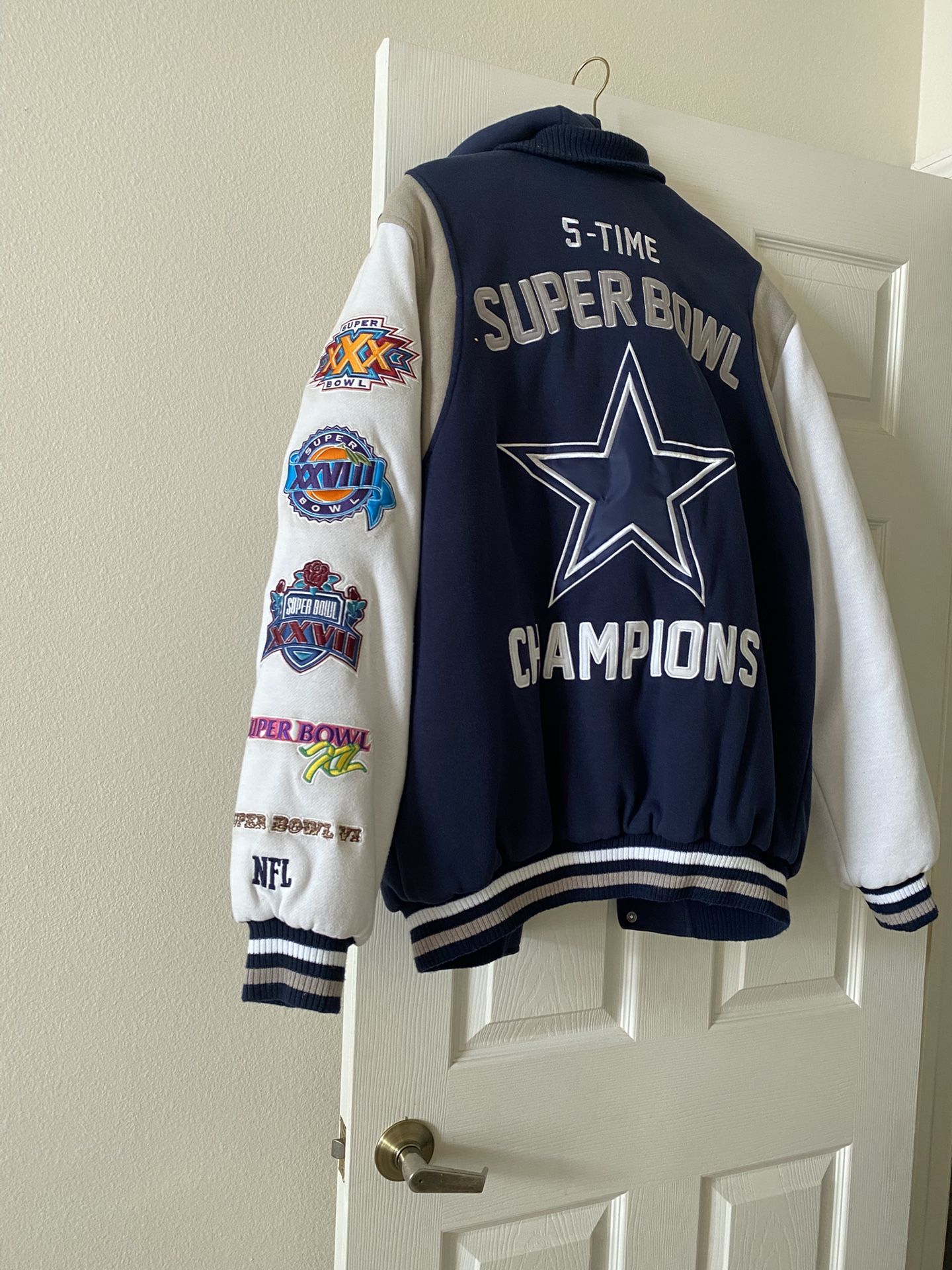 Dallas Cowboy’s Jacket With Detachable Hoodie