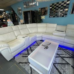 Power Reclining Sectional – Loaded with Premium Features!