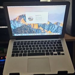 Macbook Air 2014. 13 Inch. Dual Core i5.256 256 GB Of Storage.
