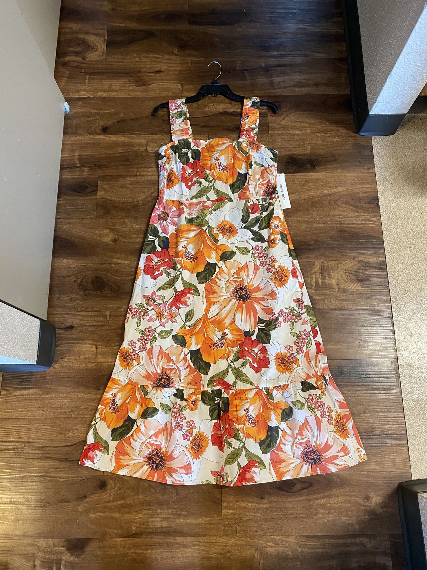 Brand new womans Chloe+Rene brand Orange Floral Dress Up For Sale