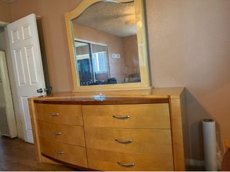 DRESSER WITH MIRROR 2 NIGHT STANDS