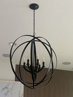 Chandelier With Les Lights