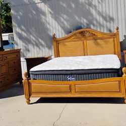 King Size Bedroom Set Solid Wood Furniture LOCAL DELIVERY AVAILABLE! 