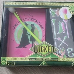 Wicked “Glinda” Pink 40 Pg Journal Set Puffy Stickers & Pen New in package.
Condition brand new 
no returns 
Feel free to ask questions 

happy to bun