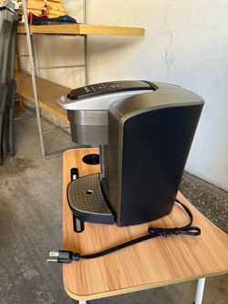 Keurig coffee maker with desk table