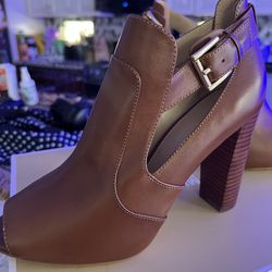 Michael Kors open toe booty’s