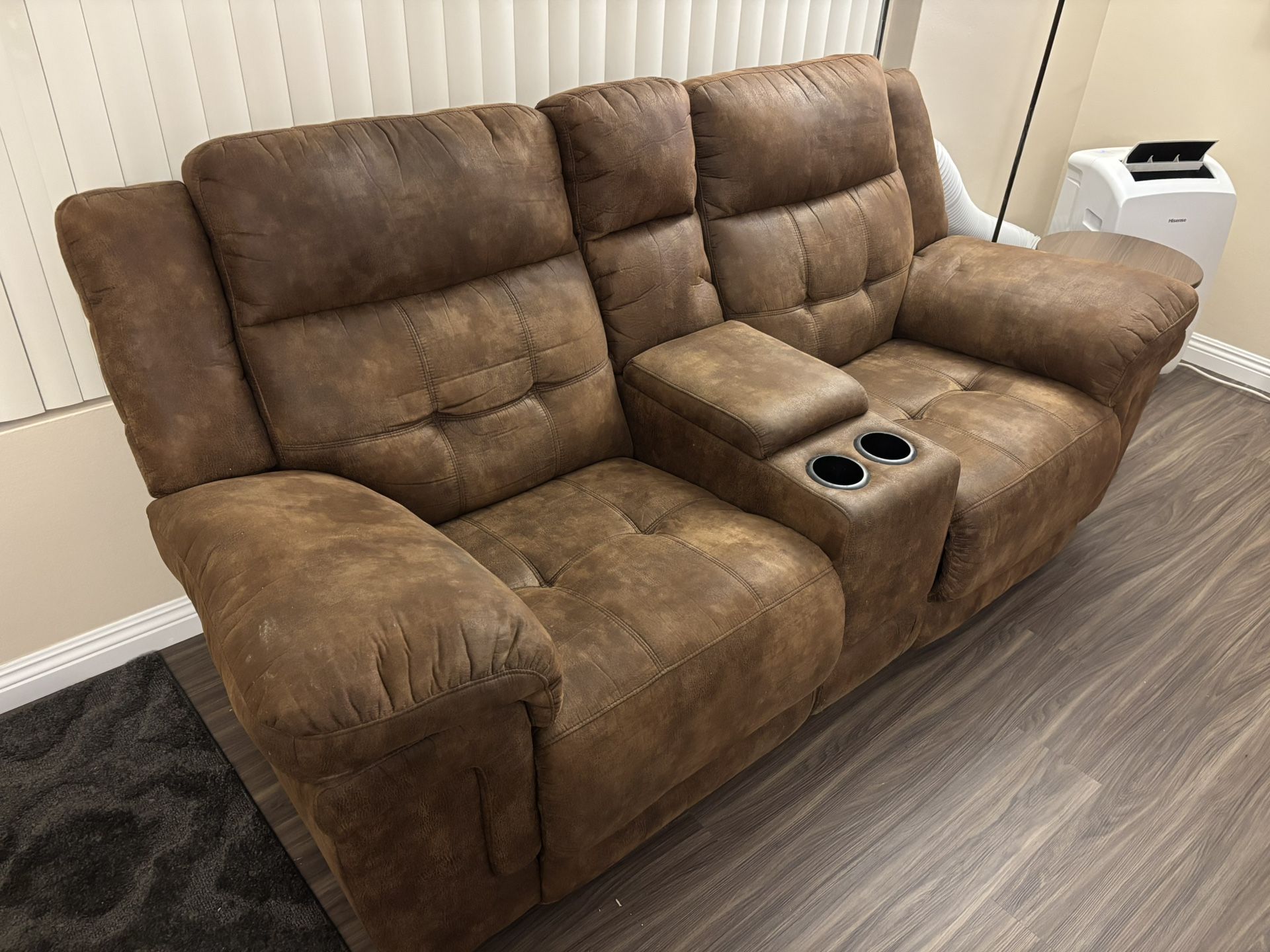 Reclining loveseat