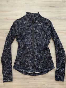 Lululemon jacket size 4