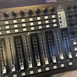 Behringer X-Touch Compact 