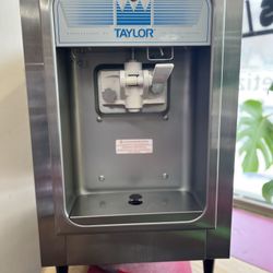 TAYLOR 152 And SOFT SERV ICE CREAM MACHINE 