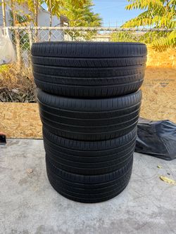 Set of 4 285/45/22 Pirelli