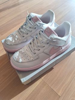 Shoes size 4. Recoger 59ave Osborn. $15
