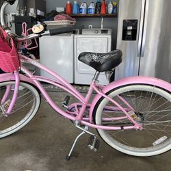 Beach cruiser bicycle 