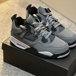 Grey Jordan 4’s (size 8)
