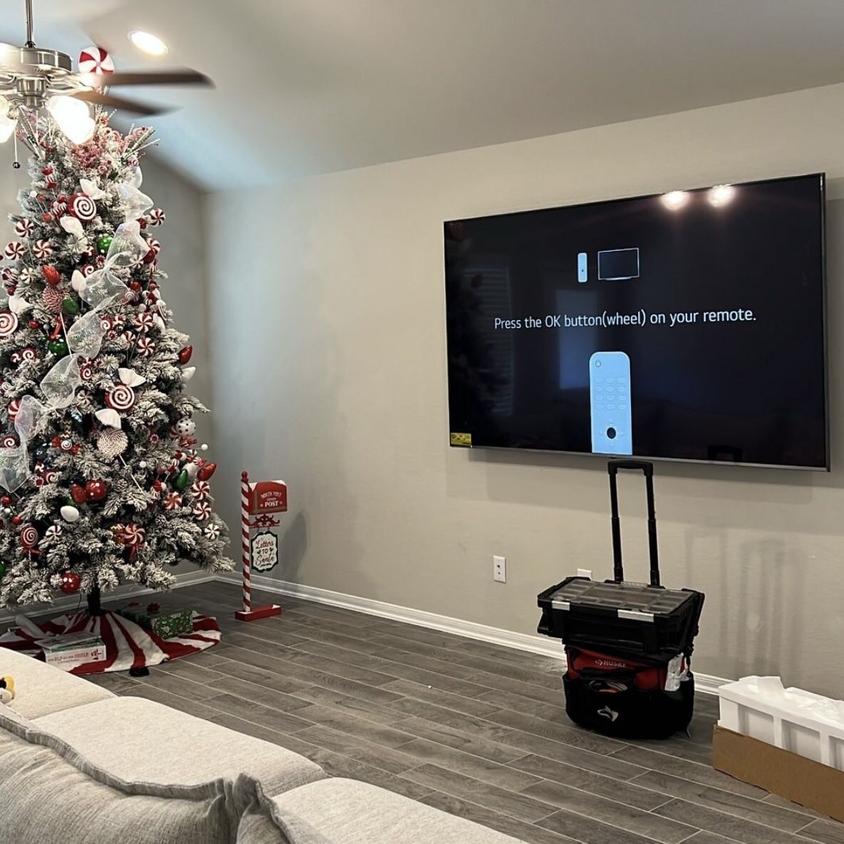 TV MOUNT