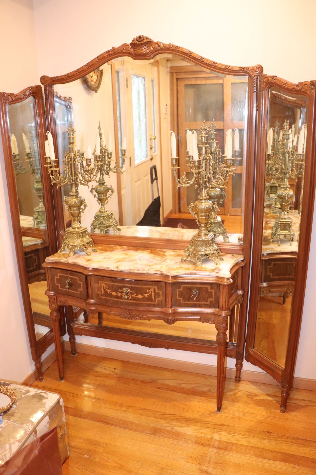 Antique Style Console With 3 Mirrors