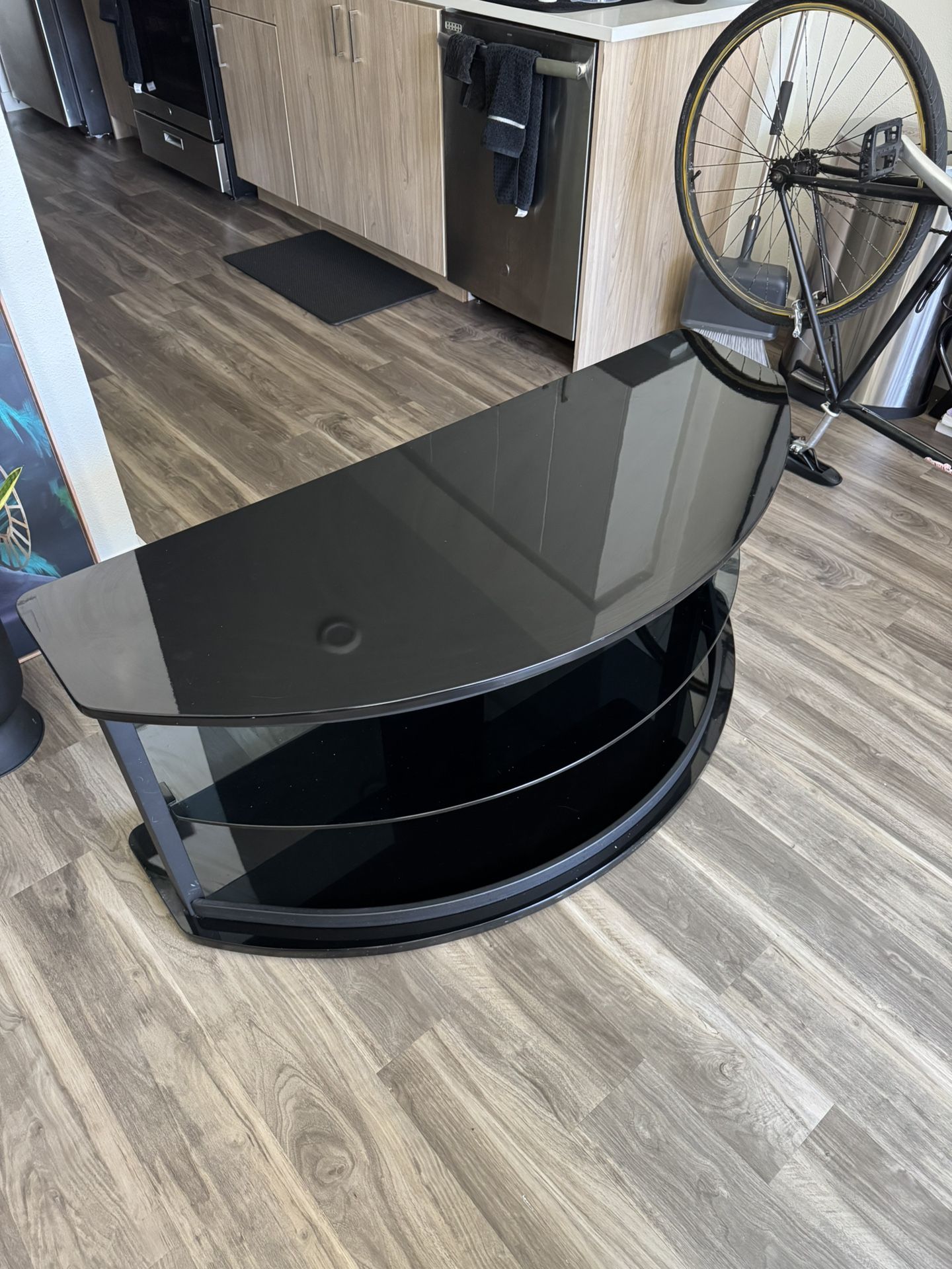 🔥 Sleek Black Glass TV Stand – Gently Used & Stylish! 🔥