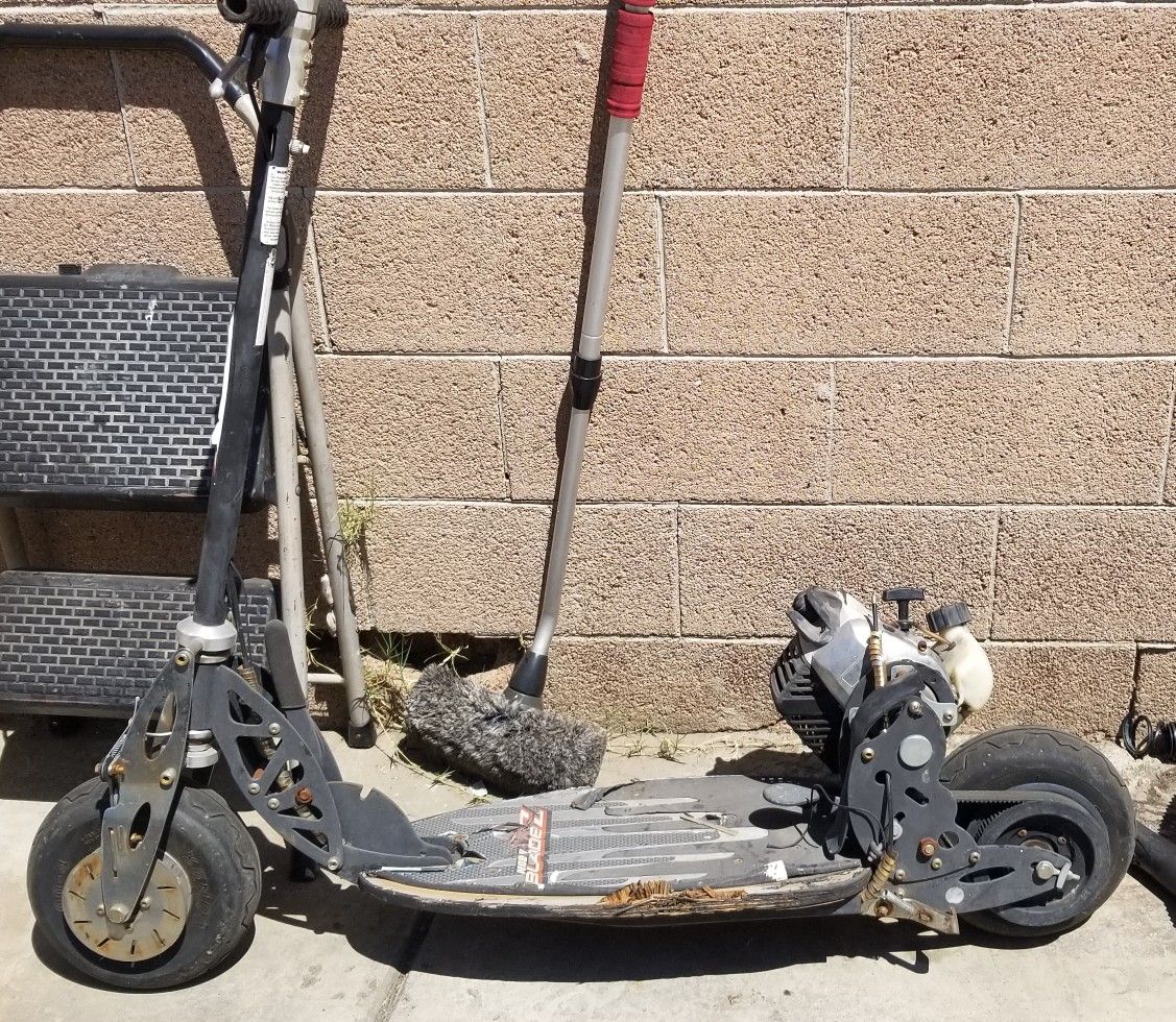 Moby bladeZ gas scooter