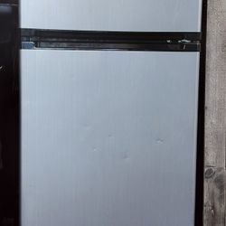 Vissani
4.5 cu. ft. 2-Door Mini Refrigerator  with Freezer