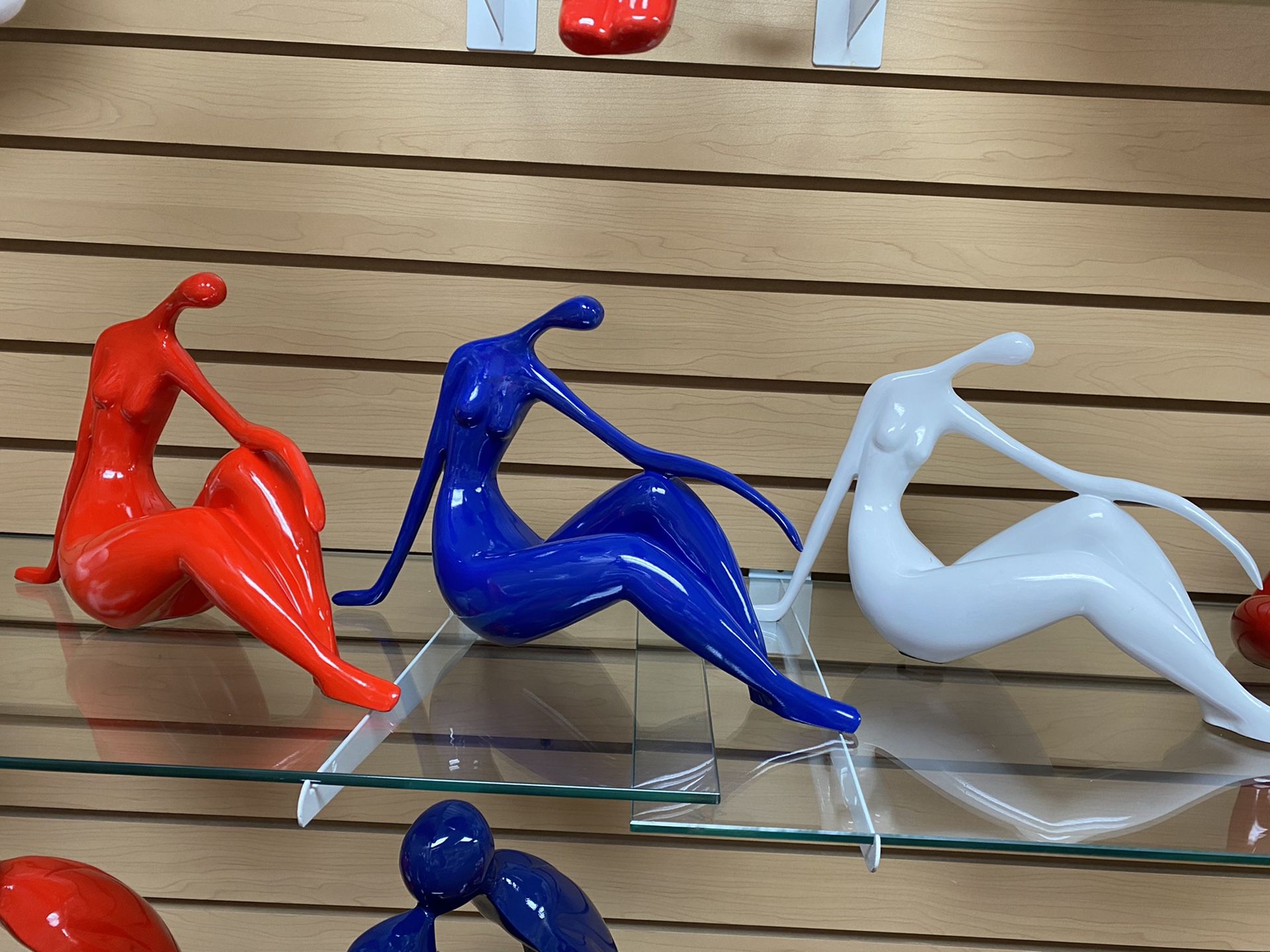 Esculturas modernas roja blancas azul red blue white sculptures modern decor