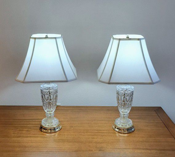 2 Beautiful Tabletop Lamps 