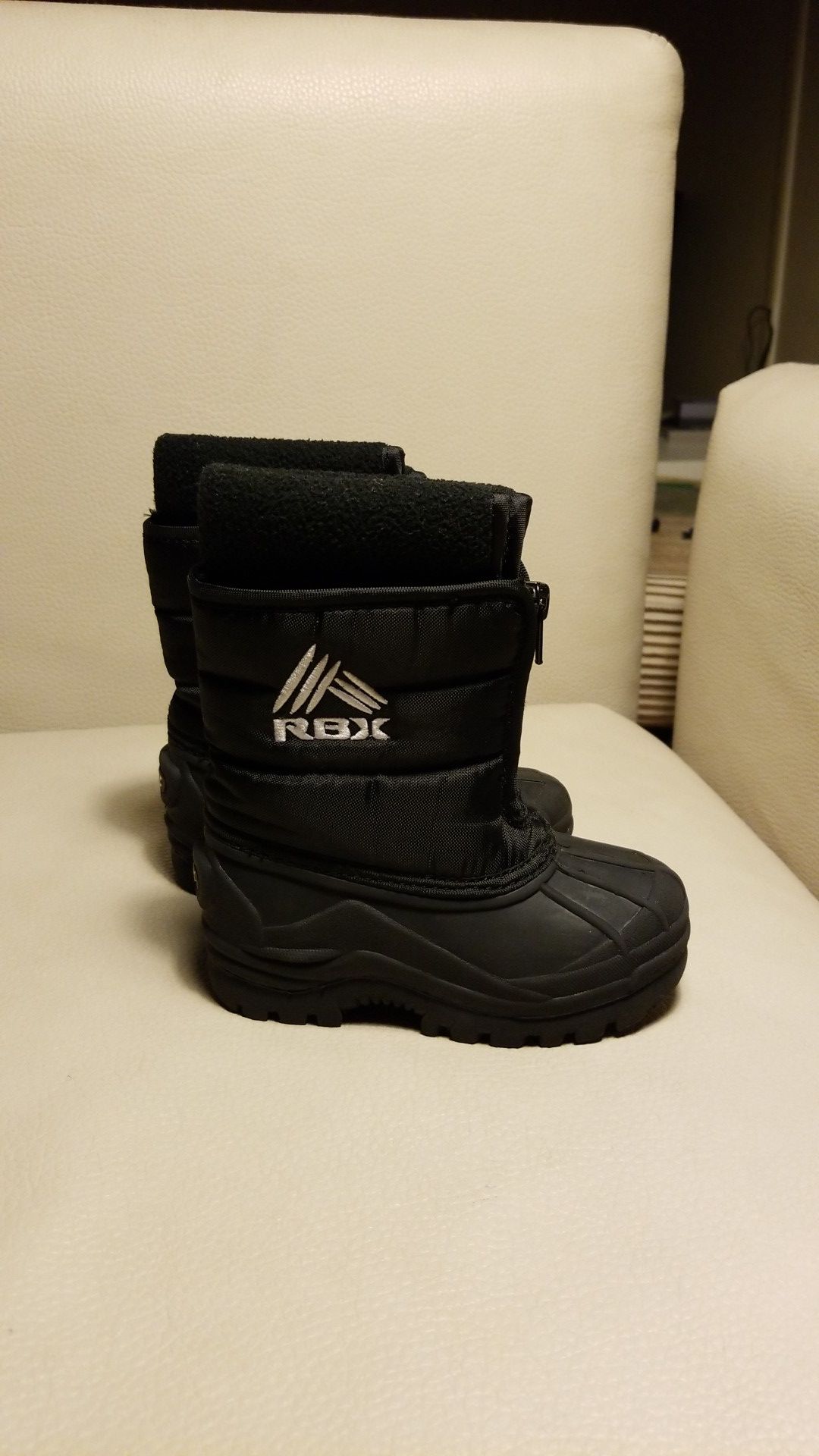 Snow boots kids size 8m black unisex