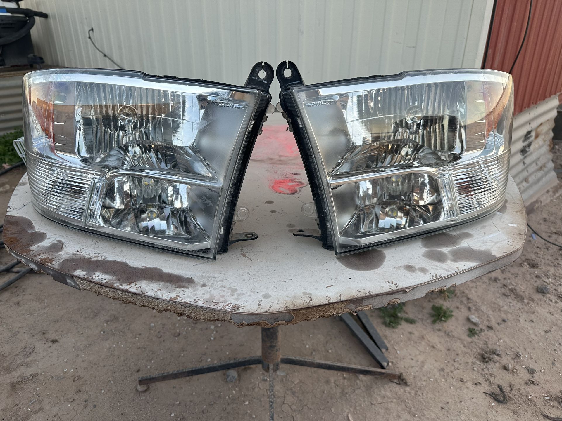 2017 Dodge Ram 1500 Headlights