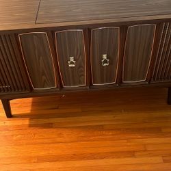 Solid-state Stereophonic Radiogram