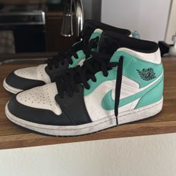 Air Jordan Mids