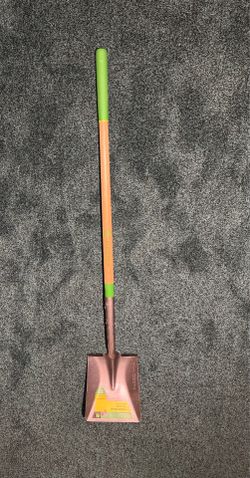 John Deere Heavy-Duty Square Transfer Shovel – Wood Handle