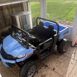 2-seater ride-on UTV truck