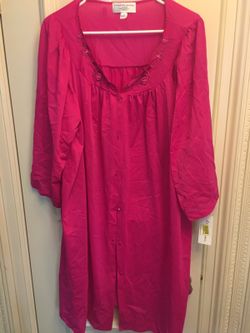 Miss Elaine Plus Floral-Embroidered Robe