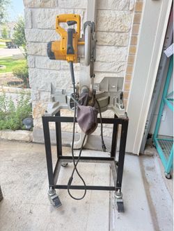 DeWALT Miter Saw w/ mobile stand