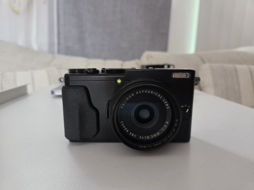 Fujifilm X70