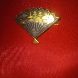 Vintage fan Japanese pin