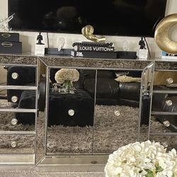 Mirrored buffet