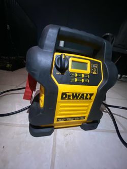 Dewalt 1600 Peak AMP Jump Starter