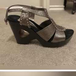 Dezario Gun Metal Suede Lined 4 inch Wedge Heels Size 8W No Box
