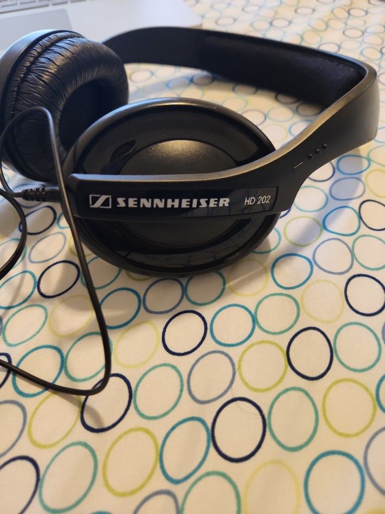 Sennheiser HD202 Wired Headphones